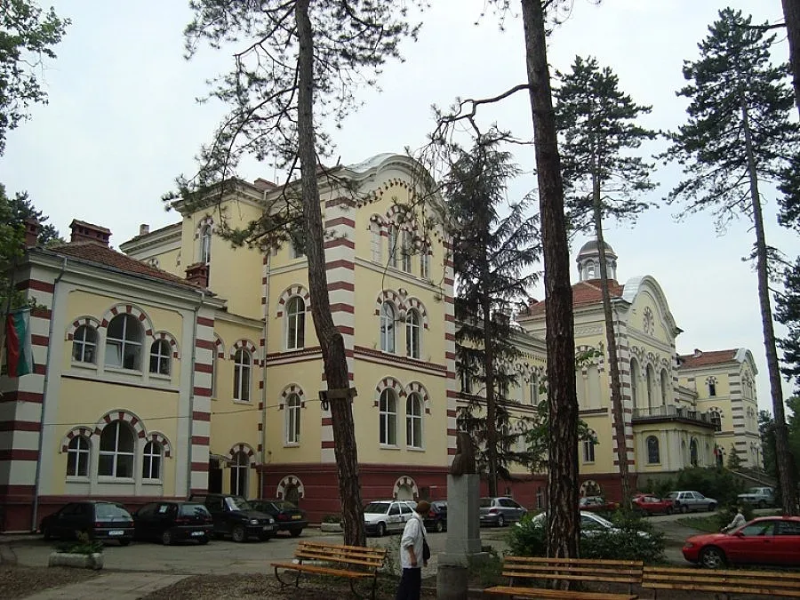 Отпускат 2,3 милиона на Семинарията