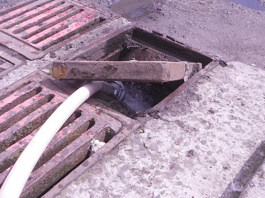 Българин и грък умряха от задушаване в канализация