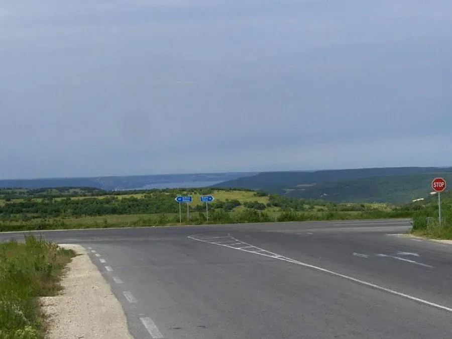 "Ленд Роувър" уби тракторист край Варна