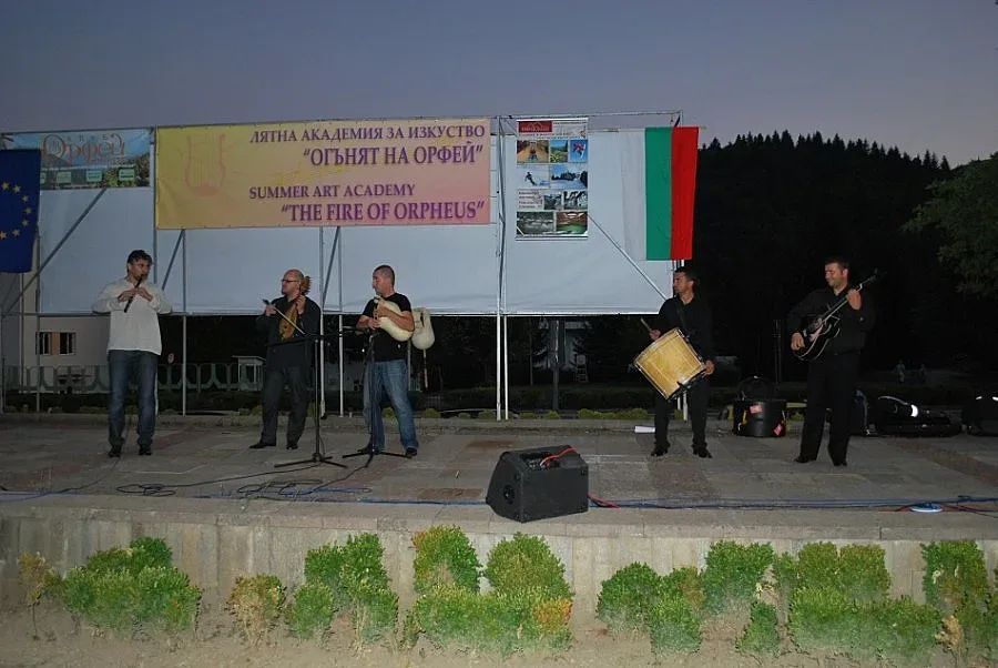 „Огънят на Орфей" води стотици младежи в Разлог