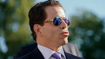 Тръмп уволни Скарамуш 10 дни след назначаването му (ОБНОВЯВА СЕ)