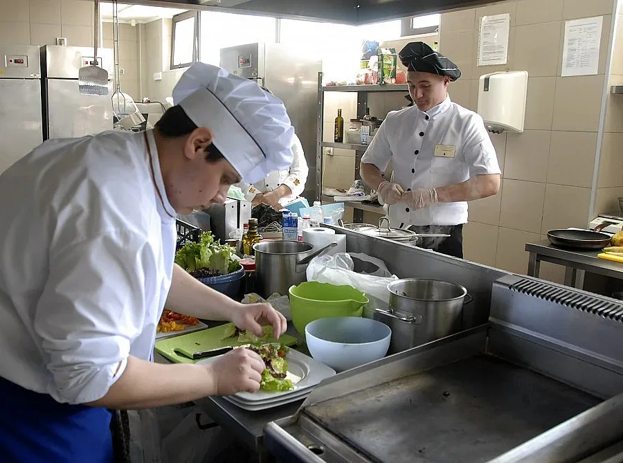 Работещите се стопиха с 22 000 за година