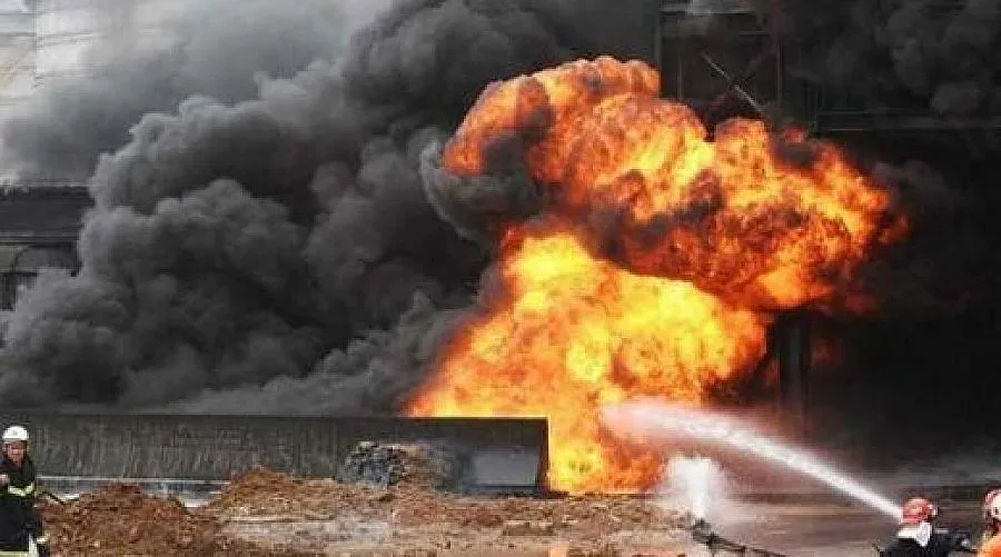 Пожар избухна в суперрафинерия на "Шел"