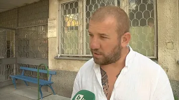 Динко разнообрази ареста с разходка до болницата