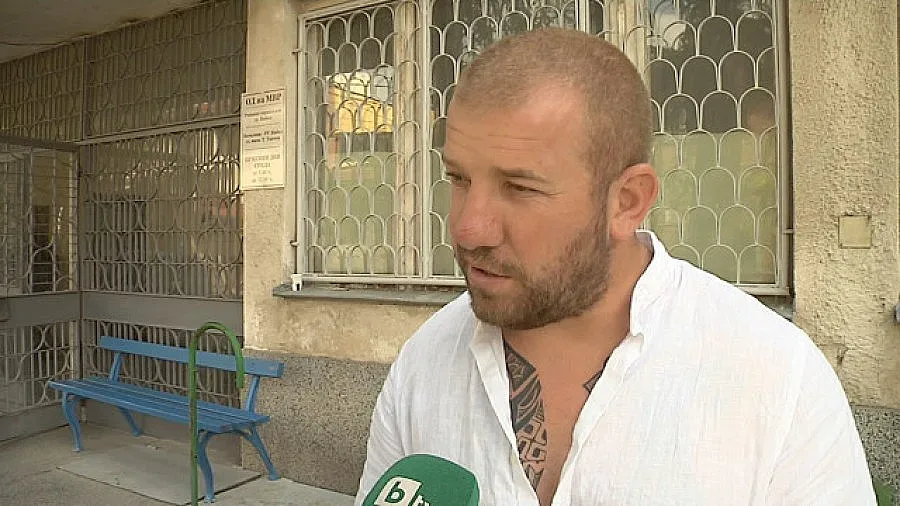 Динко разнообрази ареста с разходка до болницата