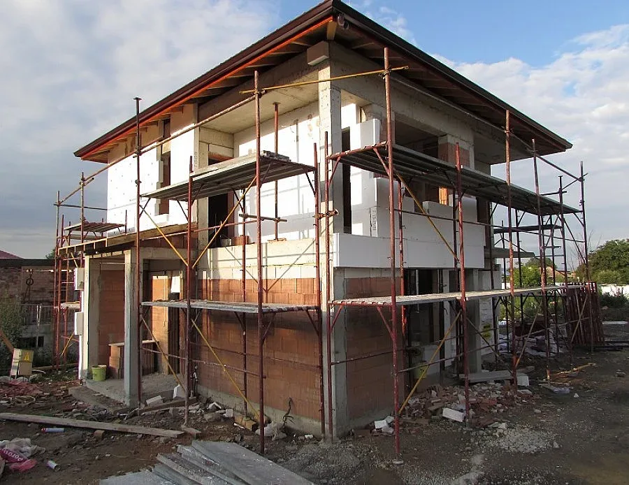 ГЕРБ дава 80 000 лв. за къща на сираци от Хитрино