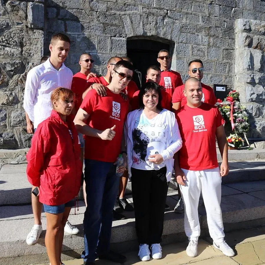 Нинова даде купа и медали на Шипка