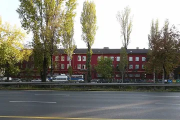 Хулиганът от гимназията по туризъм два пъти бил учителката