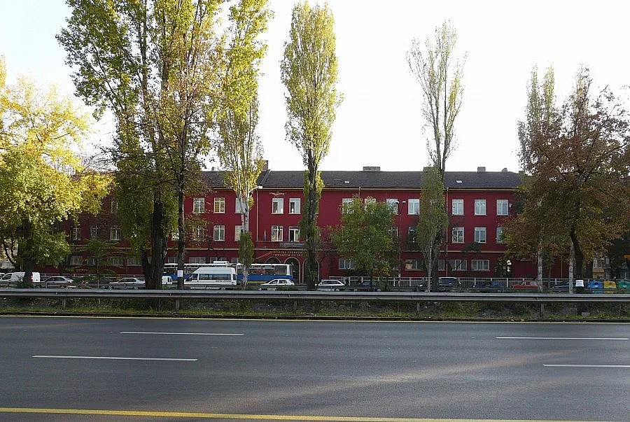 Хулиганът от гимназията по туризъм два пъти бил учителката