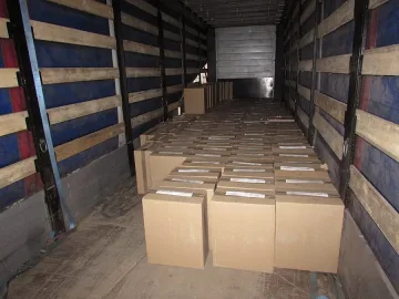 Задържаха ТИР пълен с контрабандни цигари