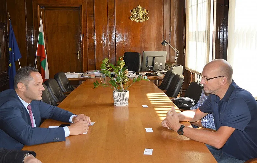 Компания за мебели инвестира 100 млн. евро