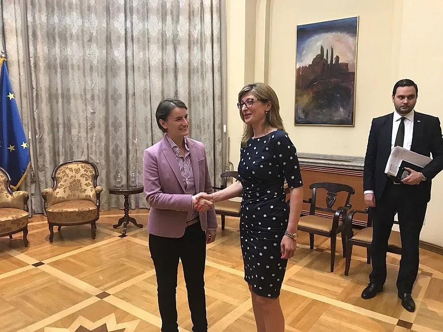 Повече учебници на български за Западните покрайнини