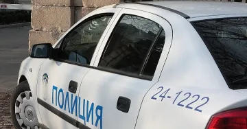 Спипаха непълнолетни с крадена кола след гонитба