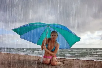 Лош ден за туристите край морето