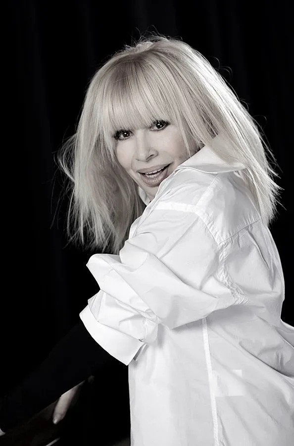 Лили и "Щурците с концерти на „Аполония"