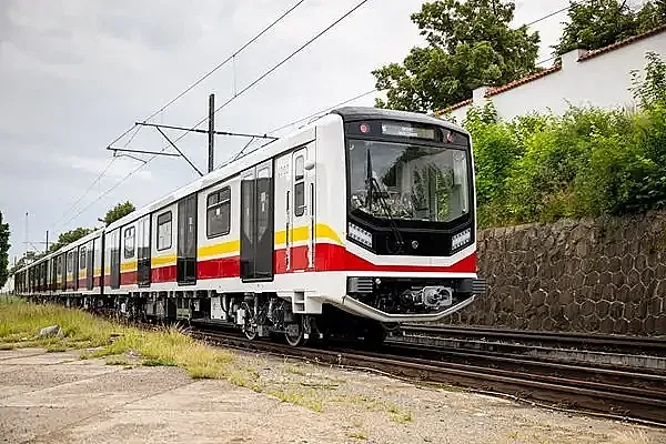 Влакове стрели тръгват под земята в София