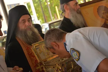 Над 100 души се поклониха пред мощите на св. Панталеймон