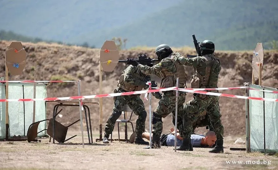 Каракачанов за военните имоти: Подаръците свършиха