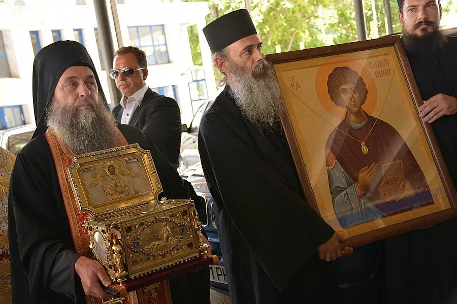 Пристигнаха мощите на св. Пантелеймон