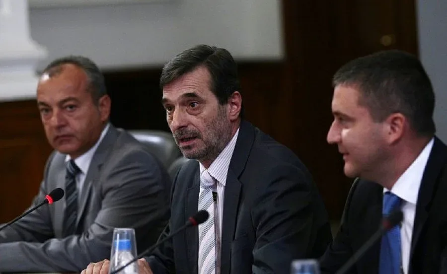 Двама се карат, но никой не печели