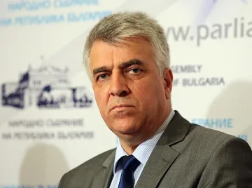 Румен Гечев: Боршош върти на пръста си  вицепремиери и премиери