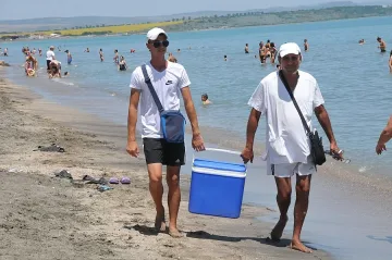 Задължително на плажа: Чистете ръцете с мокри кърпи