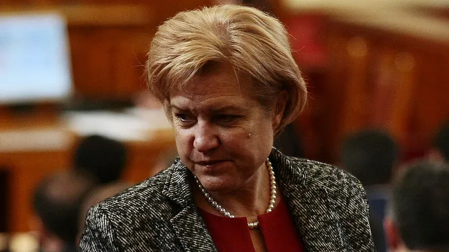 Менда Стоянова: Бюджетът не дава заплати, а хората