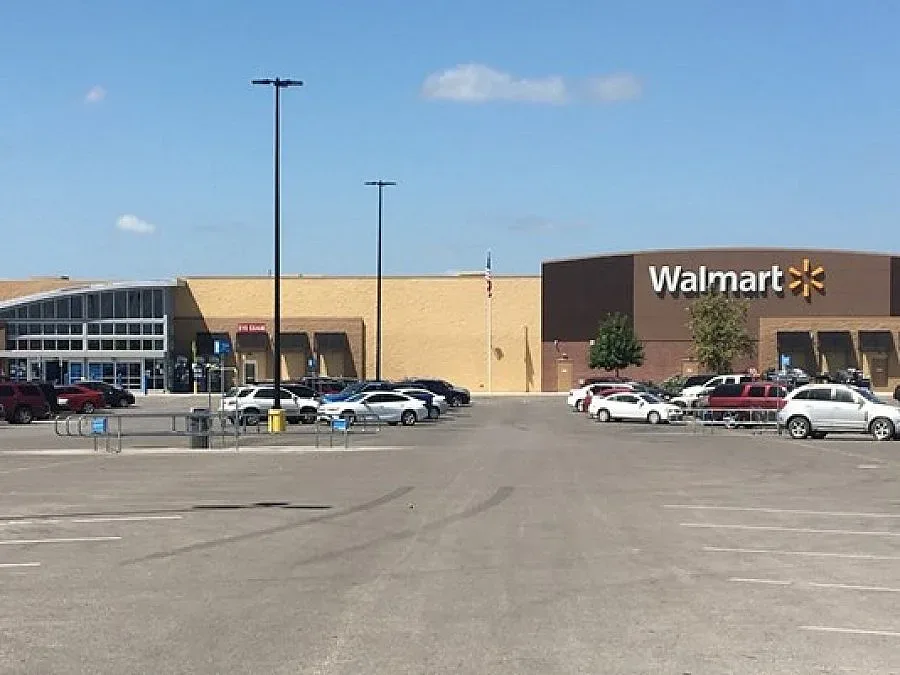 Откриха 8 мъртви мигранти на паркинг в САЩ