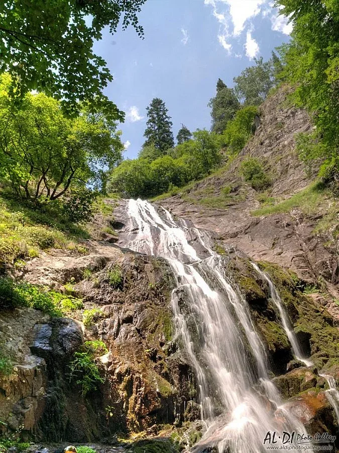 Турист паднал от Смолянските водопади