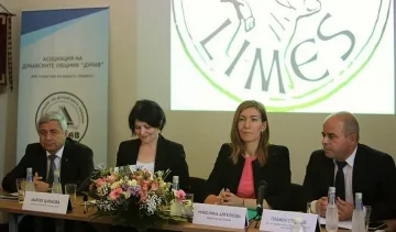 Правят плажове по река Дунав