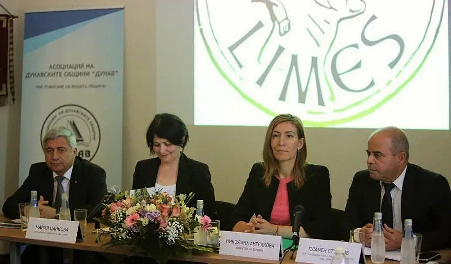 Правят плажове по река Дунав