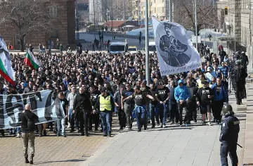 20 се нахвърлили върху феновете на "Левски"