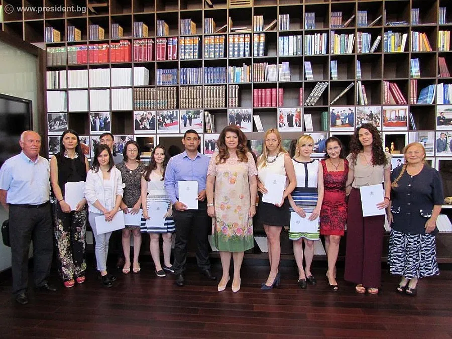 Вицепрезидентът: Надявам се младите да се реализират в България