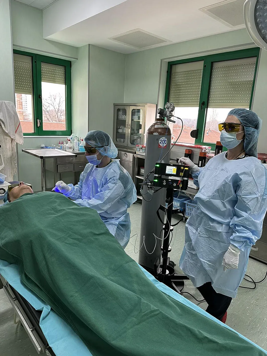 „Пълмед“ за първи път в страната използва син лазер за безконтактна УНГ микрохирургия