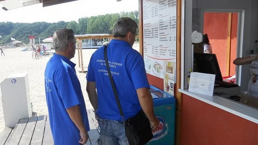 "Фейсбук" предупреждава за данъчни проверки