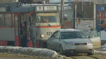 Шофирането по трамвайни линии отново е табу за София