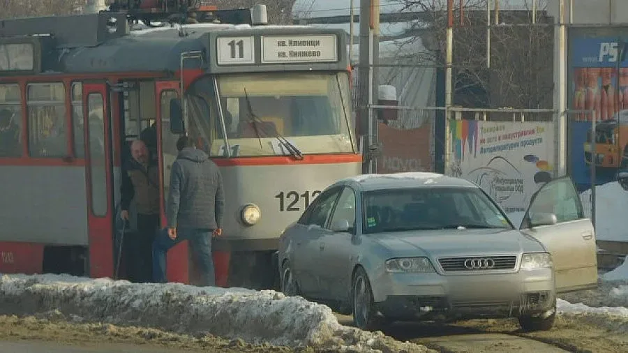 Шофирането по трамвайни линии отново е табу за София