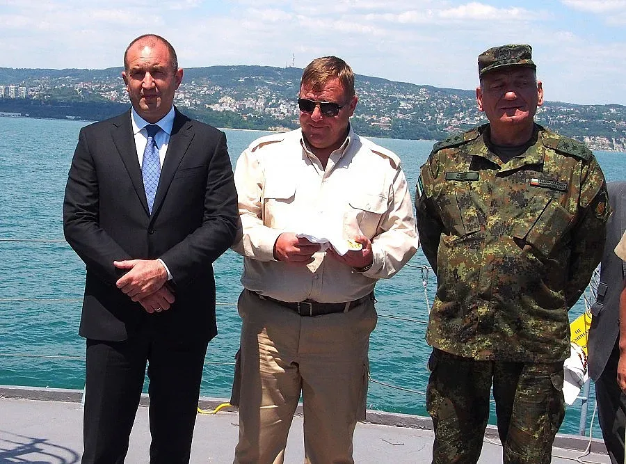 Каракачанов: Нашата индустрия трябва да участва в модернизирането на армията