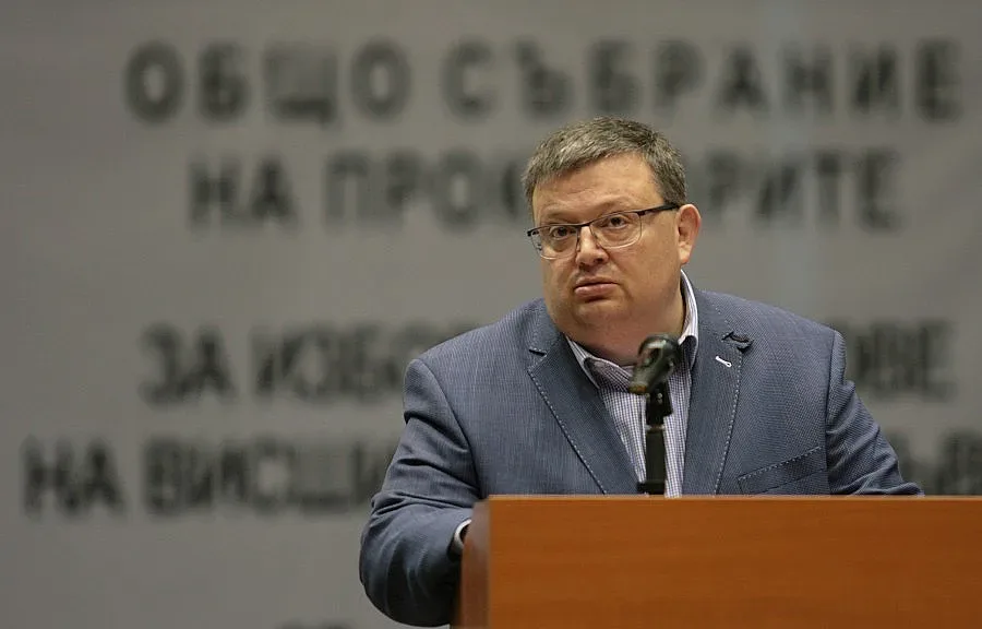 Цацаров: Има договори в НДК, които създават въпросителни