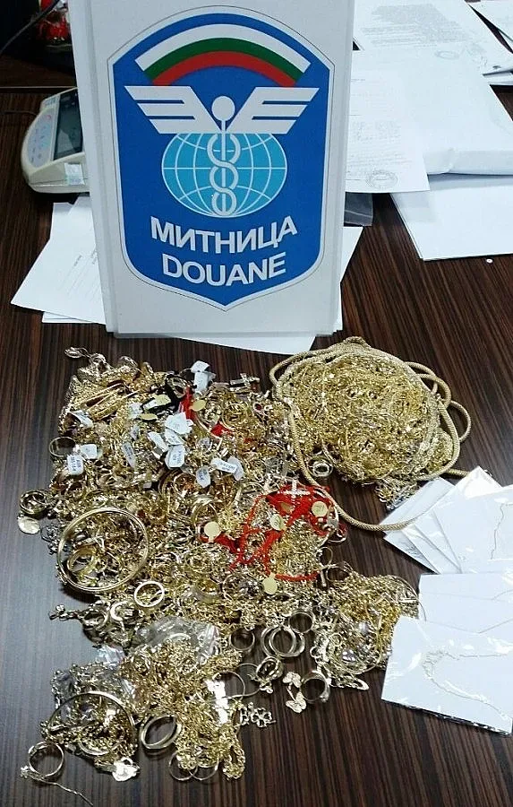 Спипаха накити за над 30 бона на границата