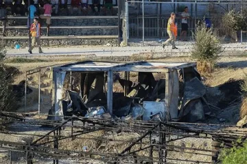 Пет ранени и 30 арестувани след битка между гръцката полиция и мигранти