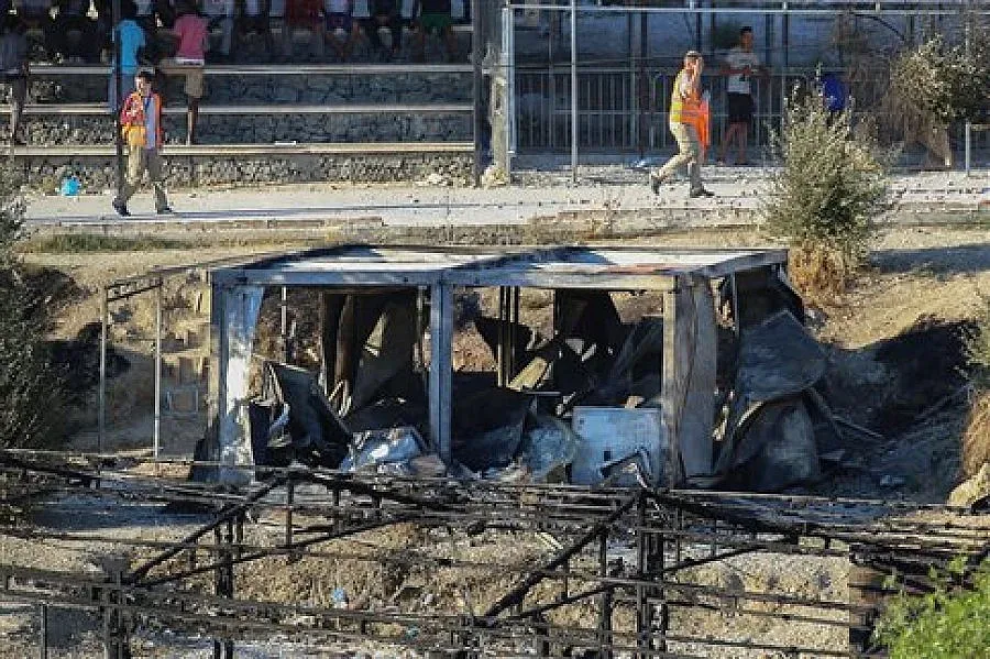 Пет ранени и 30 арестувани след битка между гръцката полиция и мигранти