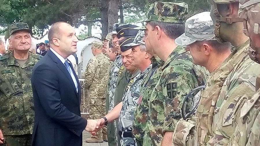 Президентът: Въоръжените ни сили са на ръба (ОБНОВЕНА)