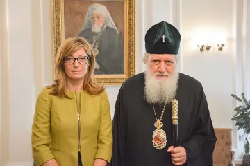 Захариева и патриарх Неофит обсъдиха строежи на храмове в страни с много българи