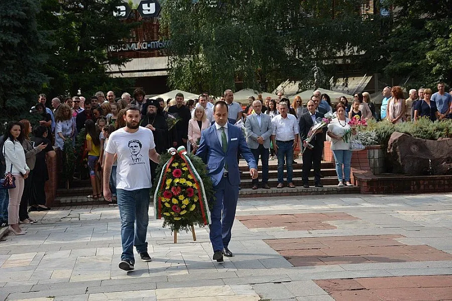 Кметът на Враца: Левски трябва да се следва всеки ден