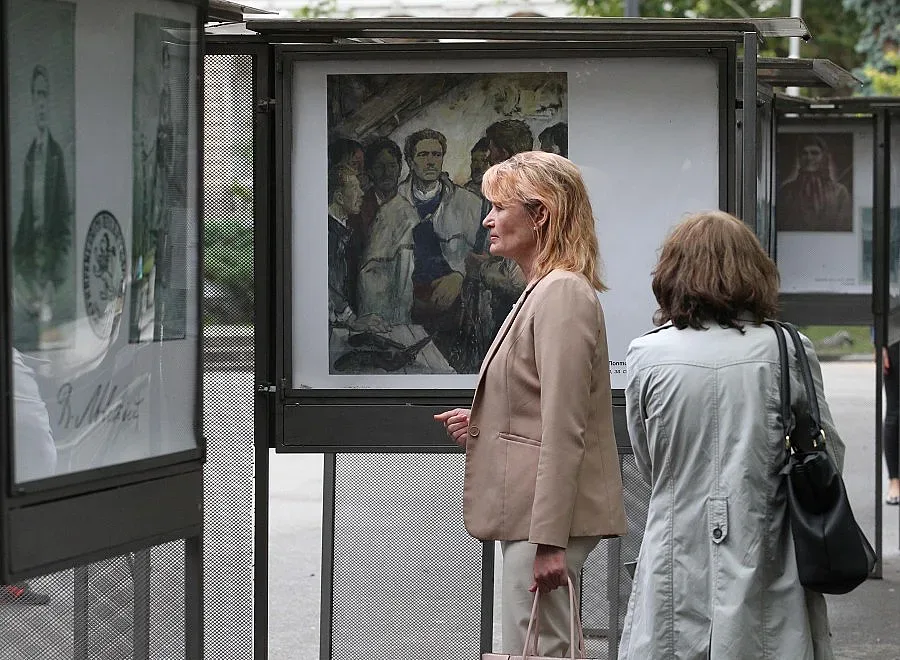 Апостола оживя в центъра на София