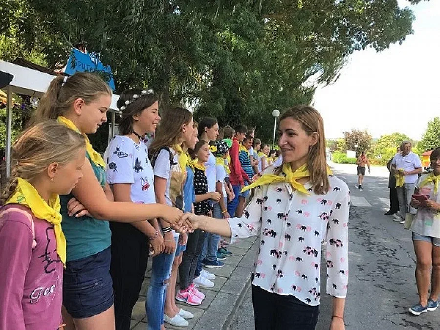 Ангелкова и посланик Макаров посетиха детски лагери край морето