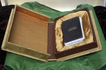 Президентът: Всеки ред на Апостола е равносилен на светиня