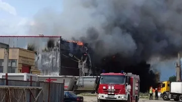 Горя склад до бензиностанция край София /ОБНОВЕНА/