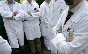 Фармацевтични компании изляха 24 милиона в джобовете на лекари